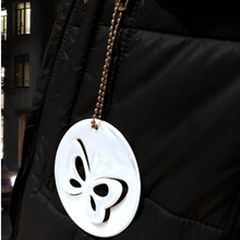 Įkelti vaizdą į galerijos rodinį, Atšvaitas pakabukas DRUGELIS / Reflective Pendant BUTTERFLY - Neshkis