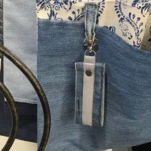 Įkelti vaizdą į galerijos rodinį, DŽINSINIS atšvaitas pakabukas / JEANS reflective pendant - Neshkis