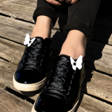 Įkelti vaizdą į galerijos rodinį, NAUJIENA! Atšvaitai batų raišteliams DRUGELIAI / Shoes reflectors BUTTERFLIES - Neshkis