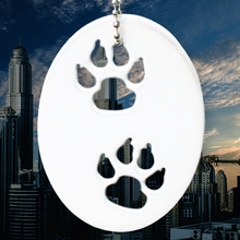 Įkelti vaizdą į galerijos rodinį, Atšvaitas pakabukas PĖDUTĖS / Reflective Pendant PAWS - Neshkis