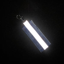 Įkelti vaizdą į galerijos rodinį, DŽINSINIS atšvaitas pakabukas / JEANS reflective pendant - Neshkis