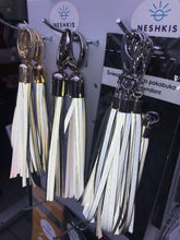 Įkelti vaizdą į galerijos rodinį, MINI atšvaitas pakabukas-kutas/ MINI reflective tassel - Neshkis