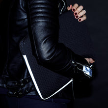 Įkelti vaizdą į galerijos rodinį, JUST BLACK nešiojamo kompiuterio dėklas / laptop sleeve case cover - Neshkis
