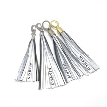 Įkelti vaizdą į galerijos rodinį, MINI atšvaitas pakabukas-kutas/ MINI reflective tassel - Neshkis