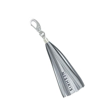 Įkelti vaizdą į galerijos rodinį, MINI atšvaitas pakabukas-kutas/ MINI reflective tassel - Neshkis