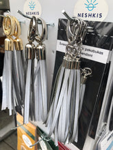 Įkelti vaizdą į galerijos rodinį, MINI atšvaitas pakabukas-kutas/ MINI reflective tassel - Neshkis