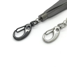 Įkelti vaizdą į galerijos rodinį, MINI atšvaitas pakabukas-kutas/ MINI reflective tassel - Neshkis