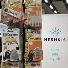 Įkelti vaizdą į galerijos rodinį, Atšvaitas pakabukas Pimpačkiukai / Reflective Minions loop strap - Neshkis