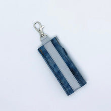 Įkelti vaizdą į galerijos rodinį, DŽINSINIS atšvaitas pakabukas / JEANS reflective pendant - Neshkis