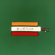 Įkelti vaizdą į galerijos rodinį, TRISPALVĖ atšvaitas pakabukas / FLAG reflective pendant - Neshkis