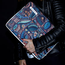 Įkelti vaizdą į galerijos rodinį, ARTIST nešiojamo kompiuterio dėklas / laptop sleeve case cover - Neshkis

