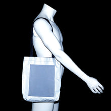 Įkelti vaizdą į galerijos rodinį, Pirkinių krepšiai (shopping tote) su integruotais atšvaitais bei įmonės logo
