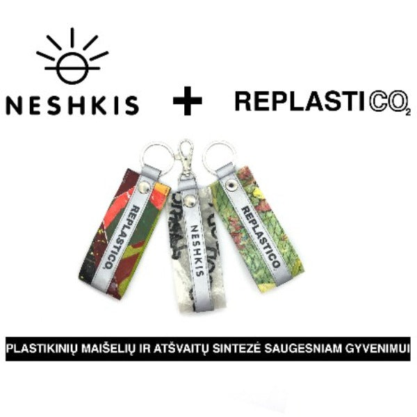 RE_PLASTICO atšvaitas pakabukas / RE_PLASTICO reflective pendant - Neshkis